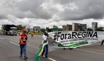 Manifestantes não seguem aviso de Bolsonaro e vão às ruas em Brasília