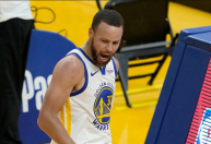 Steph Curry quebra recorde de mais bolas de três na história da NBA
