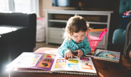Quarentena é oportunidade para estimular leitura com filhos, dizem especialistas
