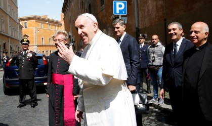 Em missa fora do Vaticano, Papa pede solidariedade global contra COVID-19