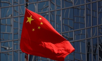 Indústrias chinesas enfrentam forte queda em encomendas para exportação em abril