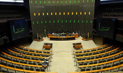Câmara aprova texto de MP que permite redução de jornada e salários