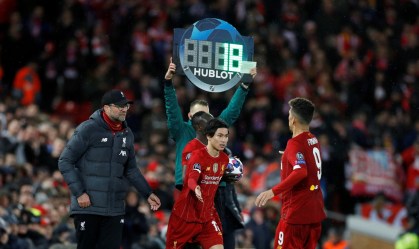 Fifa altera regras e permite até cinco substituições por jogo de futebol