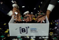 Com o cenário instável, dezenas de empresas adiam abertura de capital