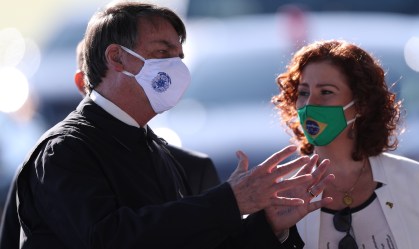 Quem é Carla Zambelli, a "faz-tudo" de Jair Bolsonaro