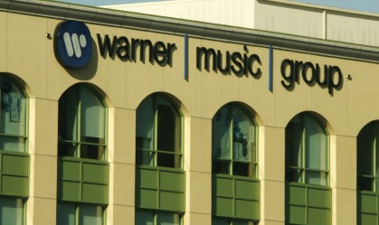 Warner Music movimenta US$ 1,9 bilhão no maior IPO de 2020 nos EUA