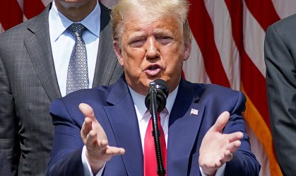 Casa Branca demite vários funcionários após Trump se reunir com ativista