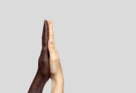 Negros têm 1,5 vezes mais chances de morrer por Covid-19 no Brasil, diz OCDE