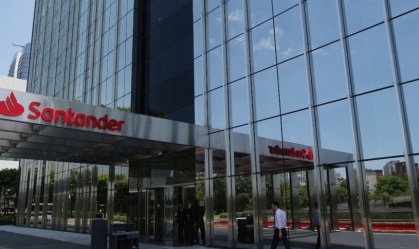 Lucro do Santander Brasil cai 41% no 2º tri com provisão de R$3,2 bi