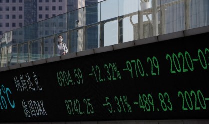 Mercado da China fecha em alta com suporte de ações de consumo