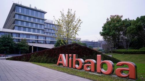 Fachada de prédio da Alibaba, maior provedora de nuvem de dados da Ásia