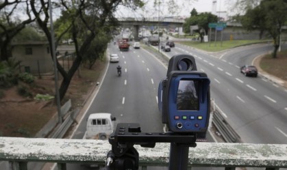 Conselho Nacional de Trânsito proíbe radares ocultos nas estradas