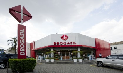 Raia Drogasil (também) anuncia marketplace de saúde e ações disparam