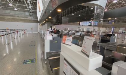 Busca por voos segue baixa; Azul passa Latam e empata com a Gol, diz Anac