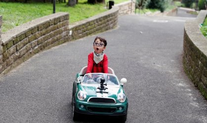 Influenciador italiano de 7 anos desafia estereótipos da deficiência