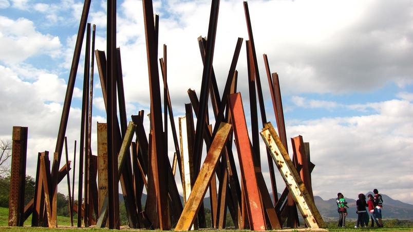 escultura-em-inhotim