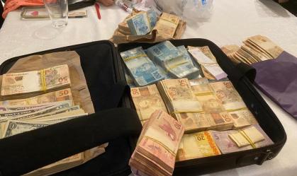 Mala de dinheiro e arma são apreendidas em operação contra ex-governador do DF