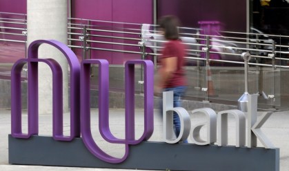 Nubank libera transferências via WhatsApp com cartão de débito