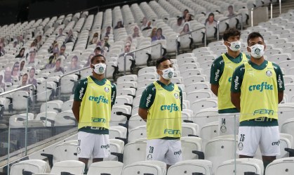 No retorno do futebol, torcida 'vai' ao dérbi de maneira virtual