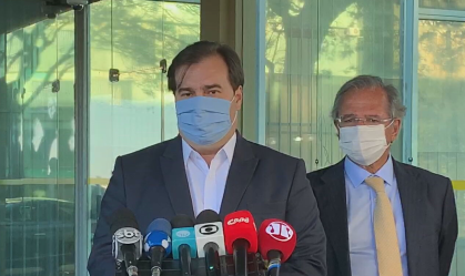 Maia 'sela paz' com Guedes após reunião e pede união e foco nos mais vulneráveis