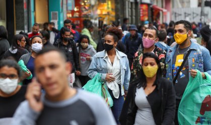 rua de comércio popular em São Paulo durante pandemia de Covid-19