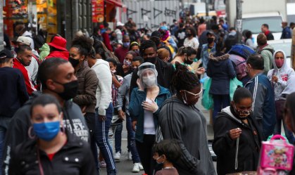 Rua de comércio popular em São Paulo durante pandemia de Covid-19