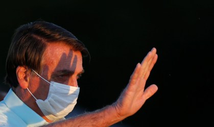 Bolsonaro veta projeto que dava auxílio em dobro a pais solteiros