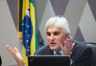 Delcídio do Amaral terá que indenizar Lula em R$ 10 mil por danos morais