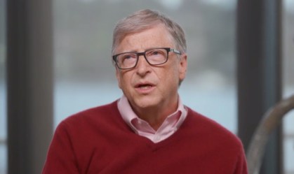 Mesmo milionário, Bill Gates viajava na classe econômica; hoje ele tem frota de jatos