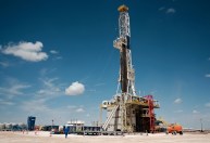Chevron interrompe produção em 2 plataformas no Golfo do México por furacão