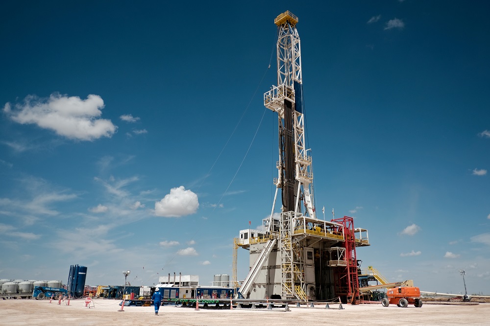 Sonda de petróleo na região de Midland, Texas, EUA. 
