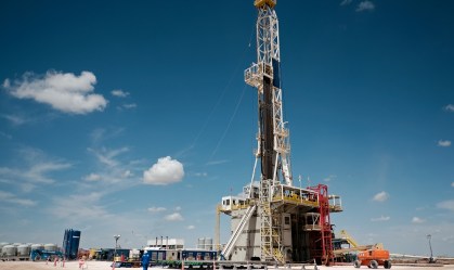 Sonda de petróleo na região de Midland, Texas, EUA. 