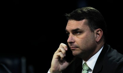 Desembargadora suspende investigações sobre 'rachadinhas' de Flávio Bolsonaro