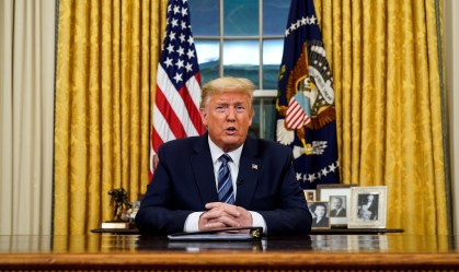 Coronavírus: Trump anuncia suspensão de viagens entre Europa e EUA por 30 dias