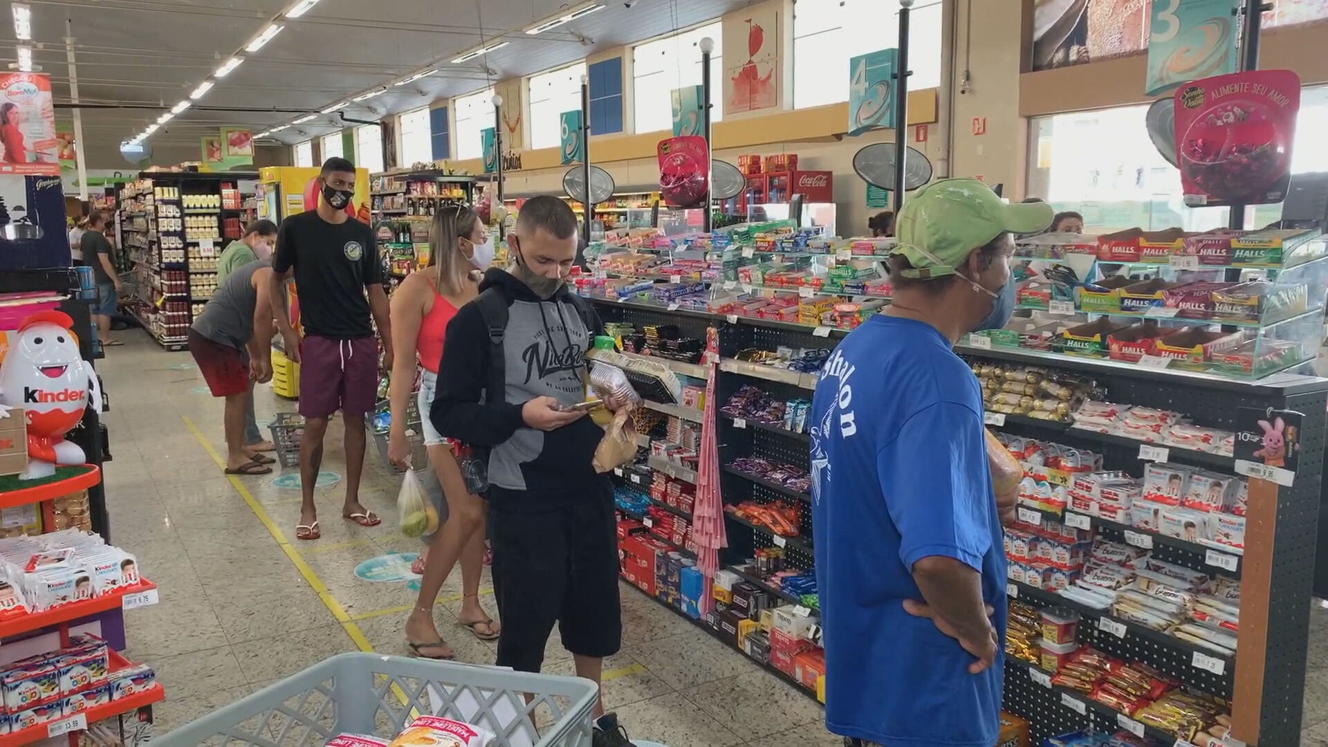 Supermercados funcionam em Limeira (SP) mesmo com lockdown  (25.jul.2020)