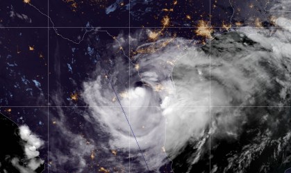 Após chegar ao Texas, Hanna é rebaixado de furacão para tempestade tropical