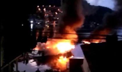 Lanchas pegam fogo em condomínio em Angra dos Reis, no RJ