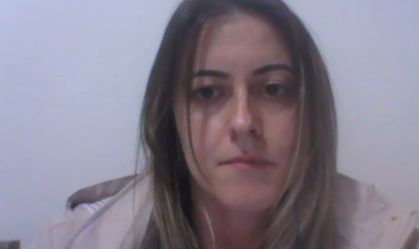 Mulher que caminhava na rua relata susto com queda de monomotor: 'Nasci de novo'