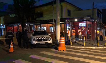 Com ‘apagão’ na fiscalização, bares de SP passam do horário limite de fechamento