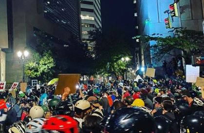 Imagem de manifestação em Portland, no Oregon