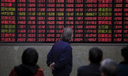 Ibovespa fecha em alta, mas tem pior desempenho mensal desde março; dólar recua