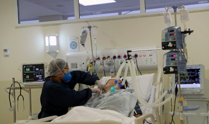 Saúde negocia parceria com a Opas para suprir falta de medicamentos de intubação