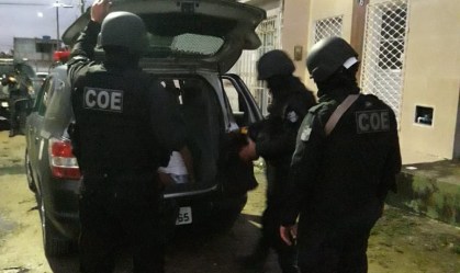 Operações miram facção criminosa e cumprem mais de 200 mandados nesta terça