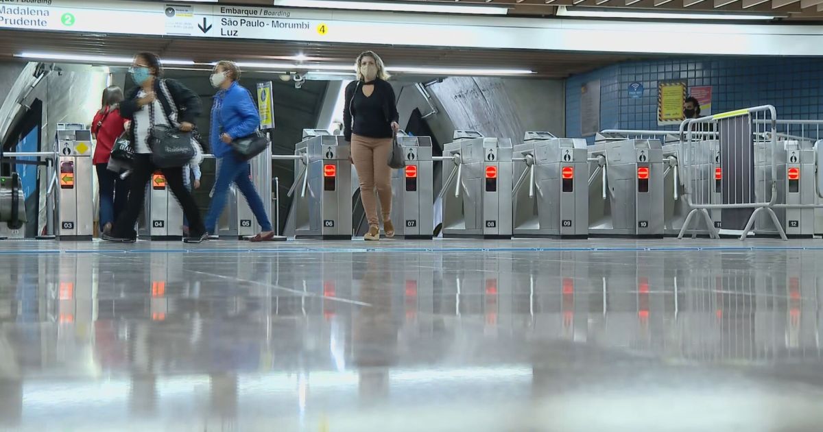 Passageiros poderão pegar Metrô em SP pagando com Pix; entenda