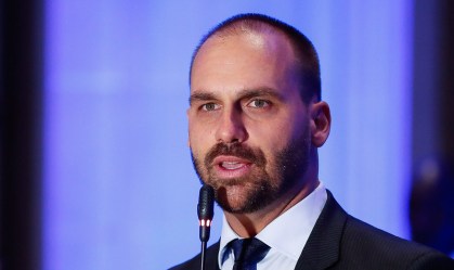 "Não posso fazer piada”, diz Eduardo Bolsonaro sobre tortura de Miriam Leitão