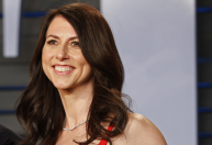 MacKenzie Scott, ex de Bezos, vendeu 65 milhões de ações da Amazon no valor de mais de US$ 10 bi