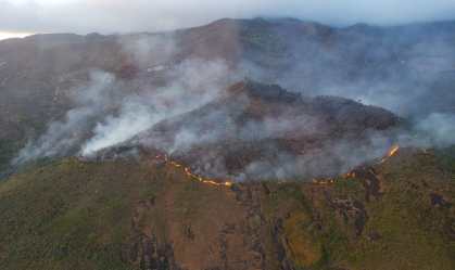 Bombeiros controlam incêndio causado por suspeito de tentar fraudar seguro