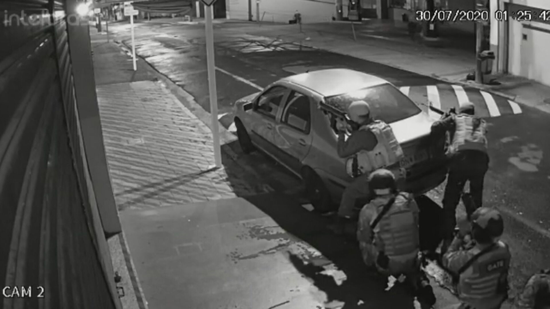 Policiais trocaram tiros com criminosos durante a madrugada em Botucatu