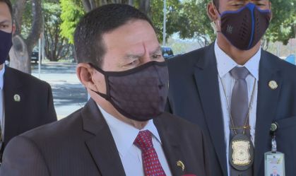 'A gente só pode lamentar, né?', diz Mourão sobre 100 mil mortes por Covid-19