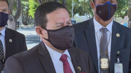 O vice-presidente Hamilton Mourão (PRTB) fala à imprensa